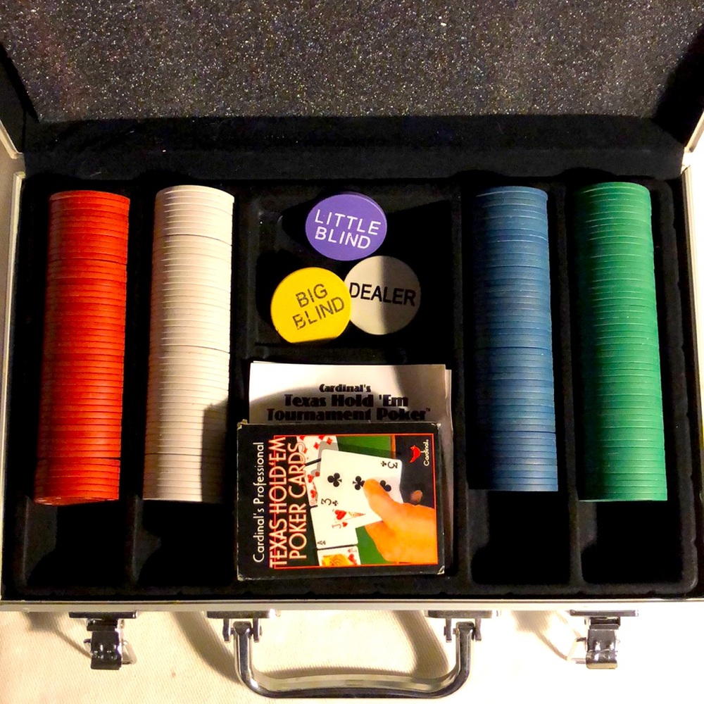 Poker set 200 piece w/ aluminum caseTexas hold ‘em